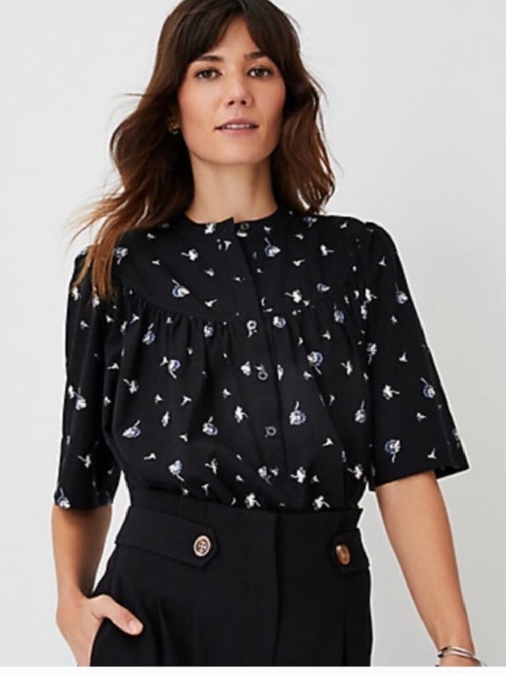 Share NWT Ann Taylor black floral popover shirt, size XS